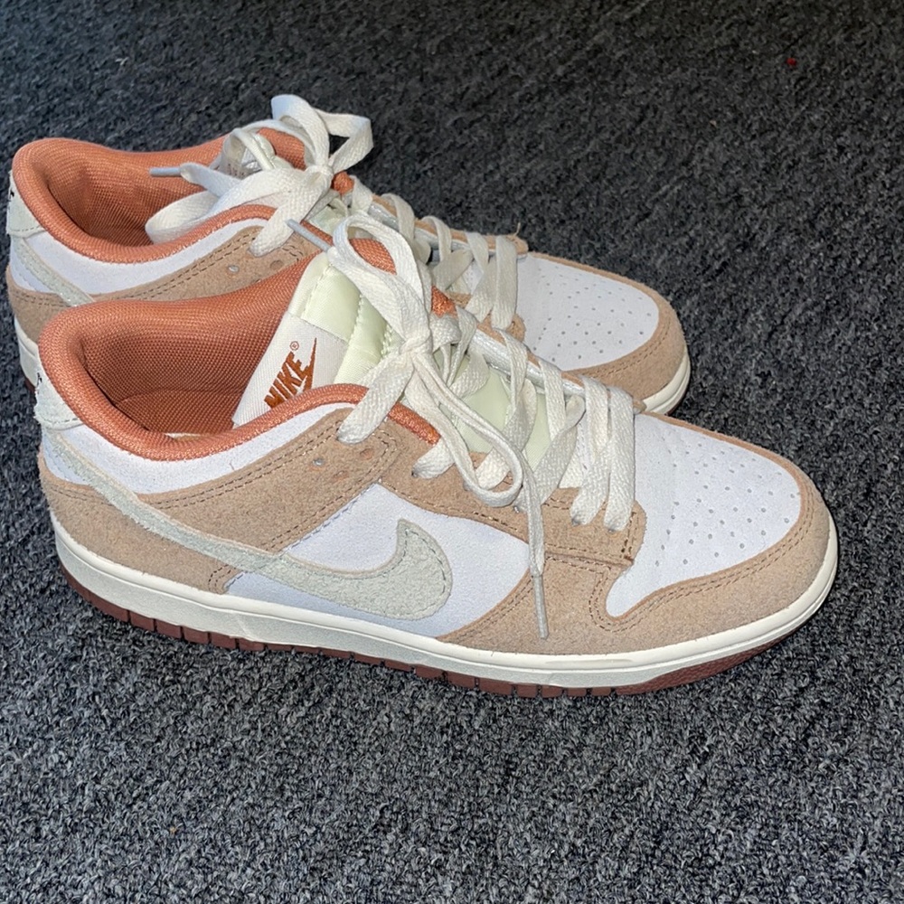 Nike Women's Low-Top Sneakers in White, Tan & Rust